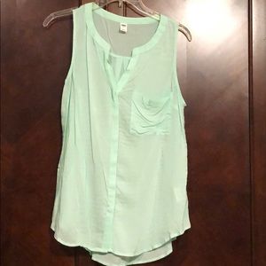 Mint v-neckline sleeveless shirt.